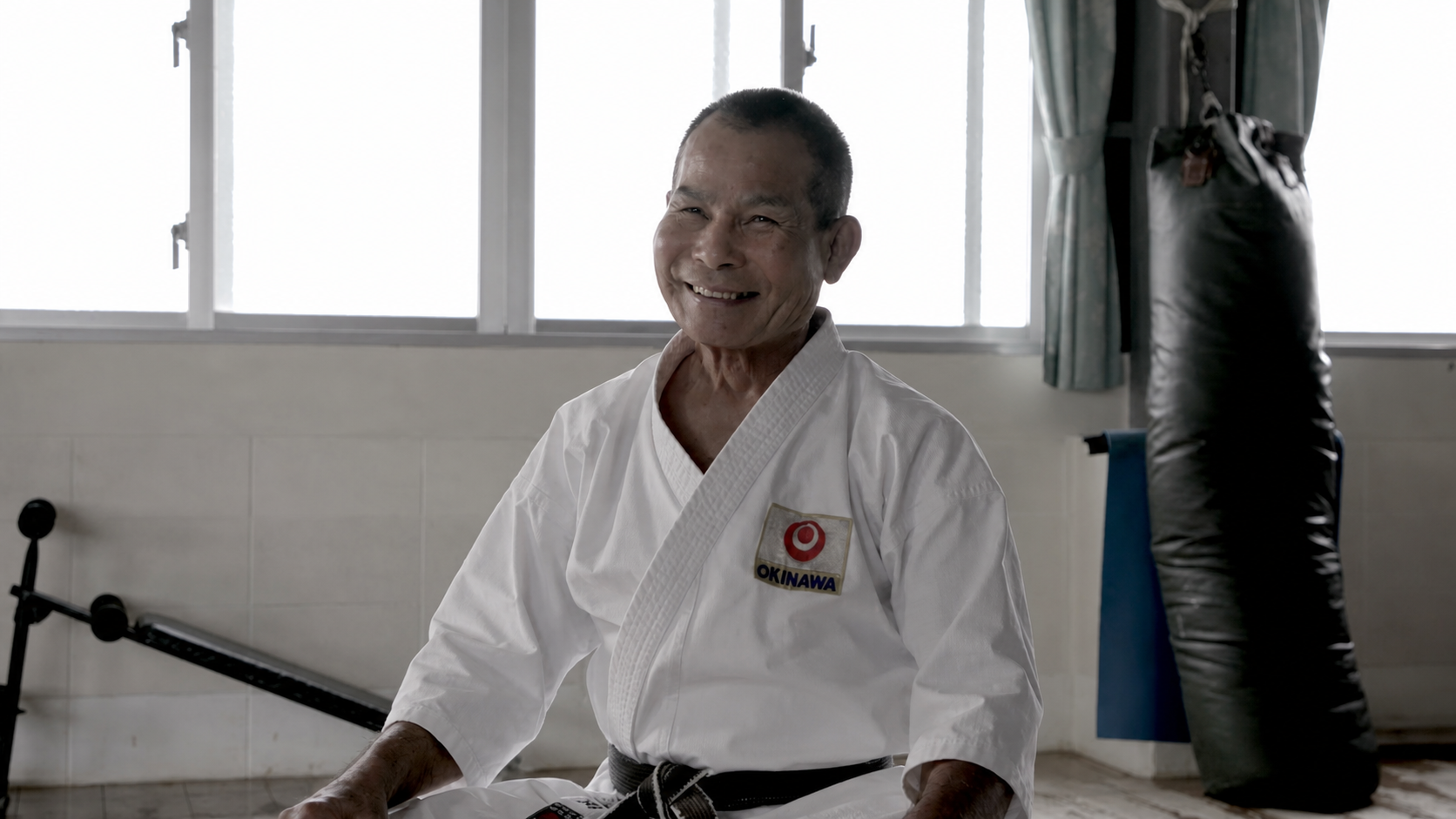 Masanari Kikugawa i sin dojo på Okinawa